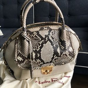 Salvatore Ferragamo Fiamma handbag 💅👠👜